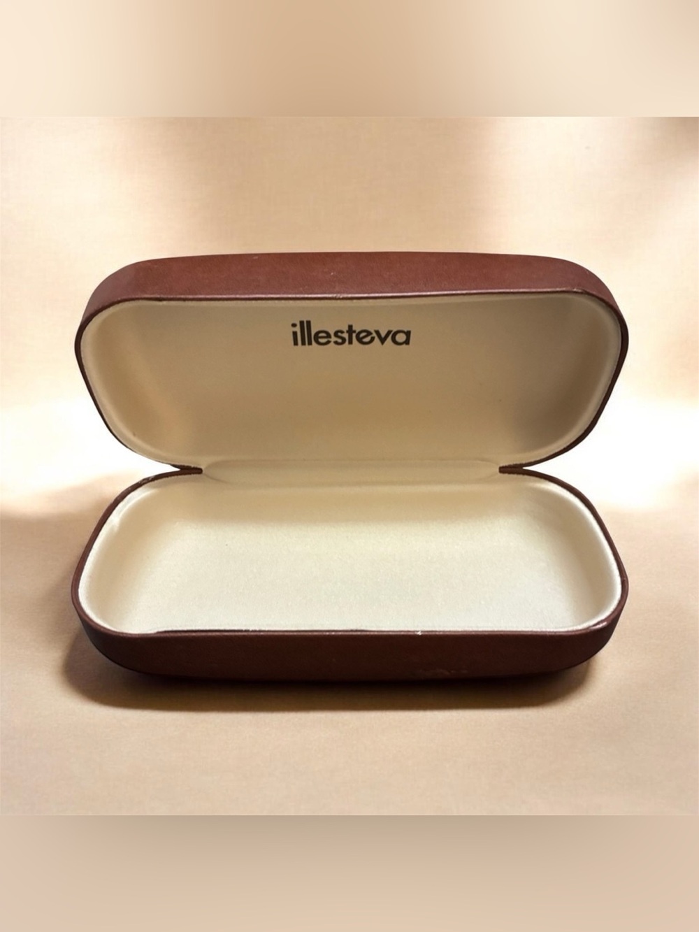 Illesteva Brown Sunglasses Case with Cream Lining
